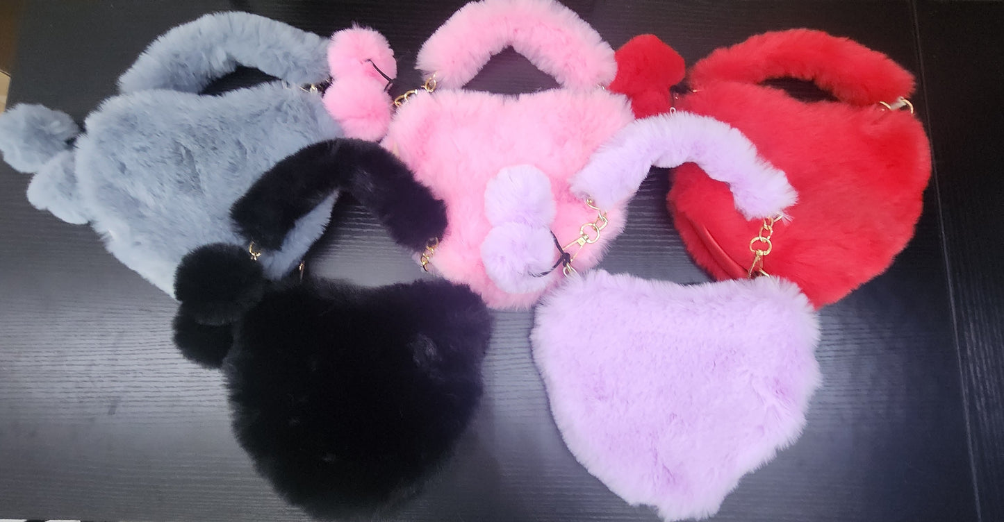 Sac fausse fourrure en coeur